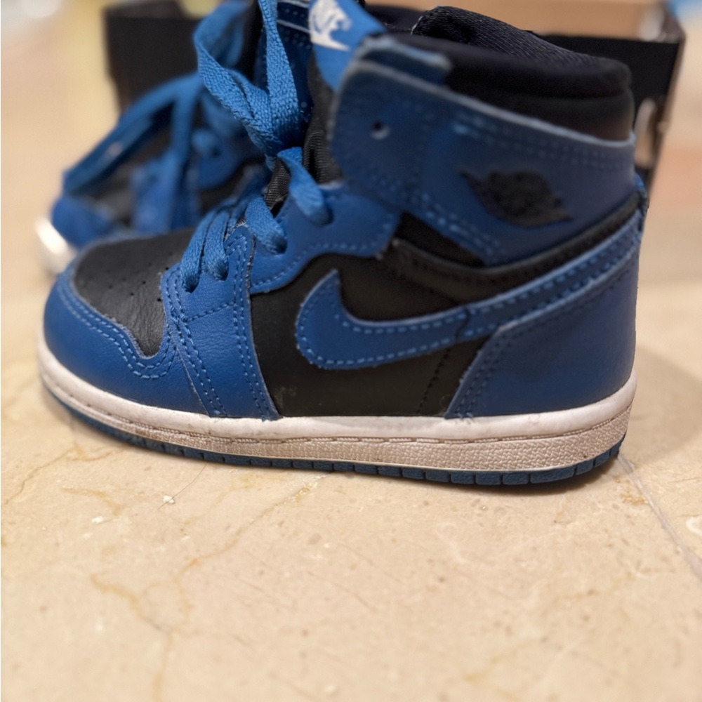 Kids Jordan 1 Retro High OG - Blue and Black Sneakers - size 8C